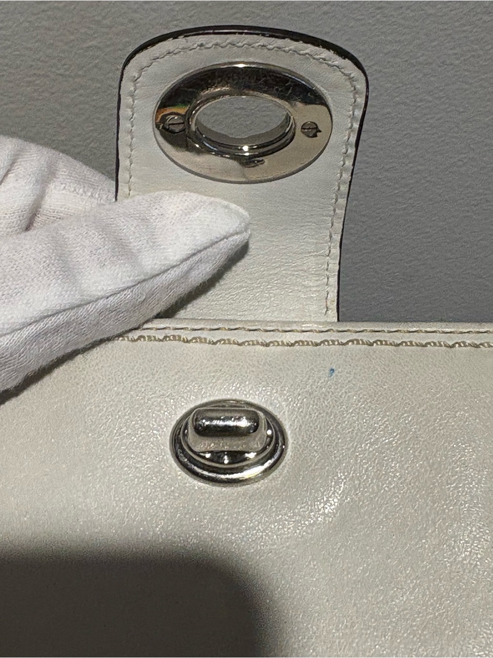 Coach Turn-Lock Wallet - Picture 4 of 6